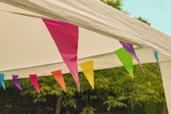 tent met vlaggetjes