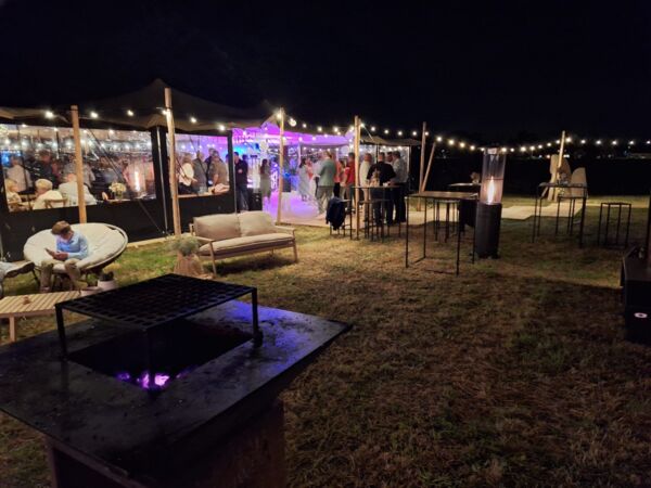 Bedrijfsfeest in de avond