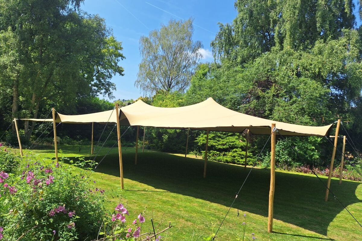 Stretchtent op locatie - Veluwse Partyverhuur